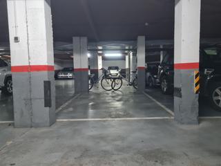 Location Parking voiture  Calle bernat boades d'en. Plaza de aparcamiento zona devesa. para coche perqueñomediano.