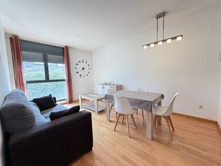 Rent Flat in Eixample Sud-Migdia. Piso de alquiler en girona con plaza de aparcamiento incluida