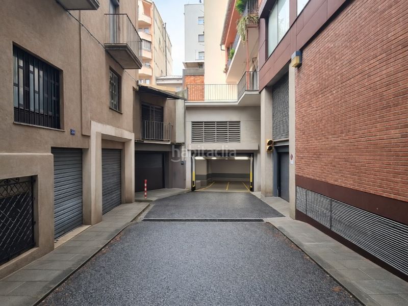 Foto 24165aba-e347-44c3-80e3-ac7c67a28048. Aparcament cotxe a Eixample Nord Girona