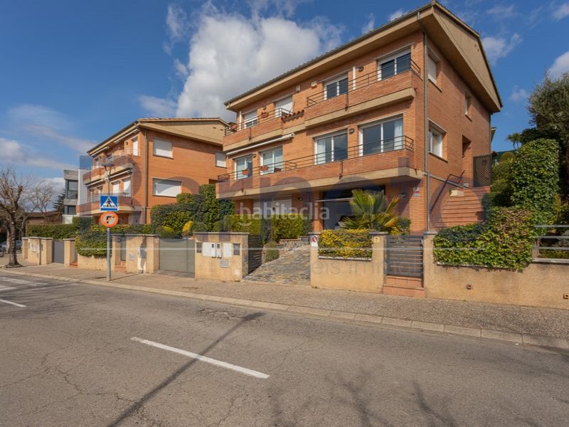 Foto 43b51bf0-b8fa-4e68-9f02-d0cbe1fec04f. Casa amb aparcament a Montilivi Girona