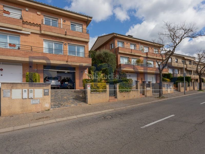 Foto 4a31c950-8a44-4d76-9662-0dbb2bcaf952. Casa amb aparcament a Montilivi Girona