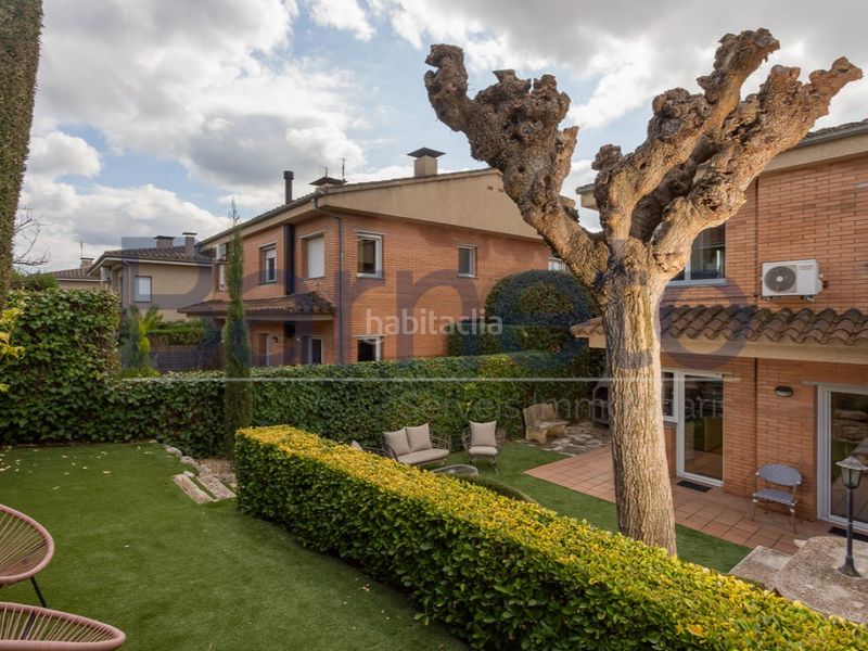 Foto 766f34a4-79ad-4490-a2e2-2411dd1276af. Casa amb aparcament a Montilivi Girona