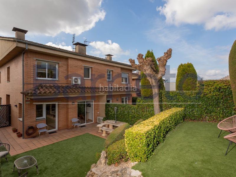 Foto 7c604fab-8c1e-4b18-b9fe-24e78c4394b1. Casa amb aparcament a Montilivi Girona