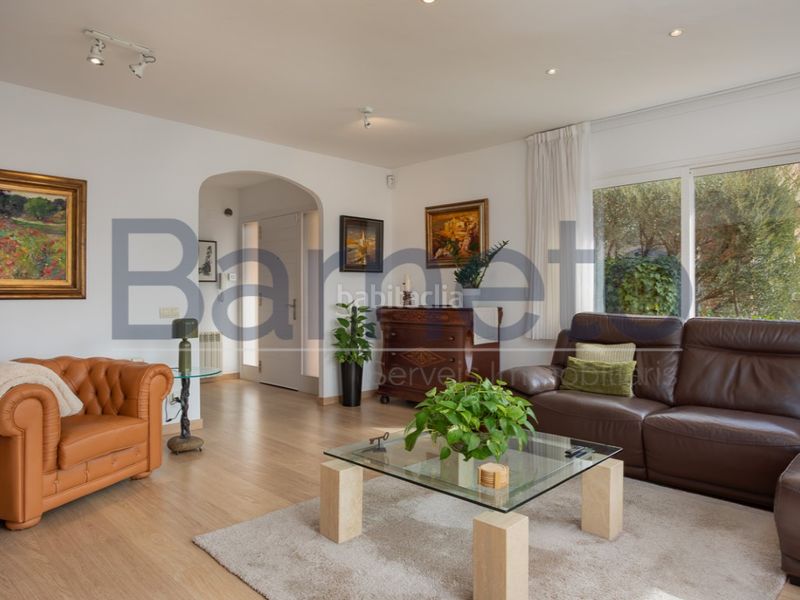 Foto cfb18bbf-28b0-4554-8b66-6b3393ec8572. Casa amb aparcament a Montilivi Girona