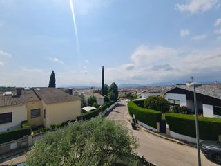 Haus in Montilivi. Encantadora casa unifamiliar con amplio jardín en girona