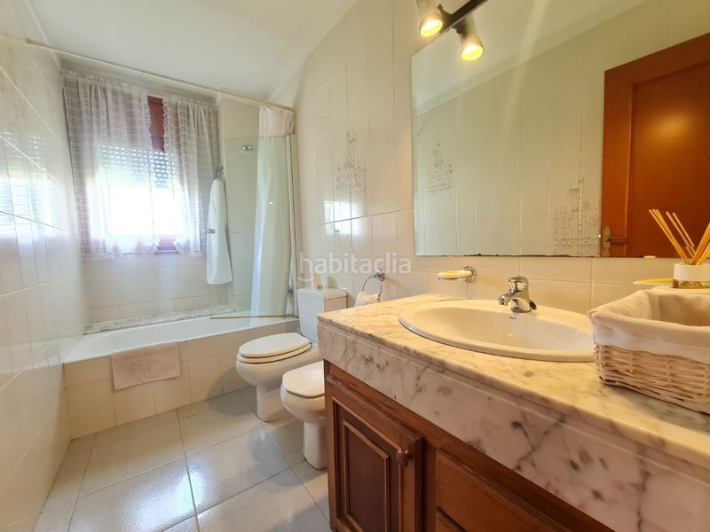 Foto 6bbeaf86-2025-4d88-85d4-308a7ee9b5f8. Casa amb aparcament a Montilivi Girona