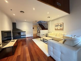 Rent Flat in Centre-Barri Vell. Exclusivo tríplex con garaje privado en el corazón del barri vel