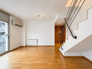 Rent Flat in Sant Narcis. Dúplex en alquiler en girona  calle mare de déu del remei