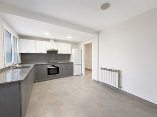Location Appartement à Eixample Nord. Piso céntrico de gran formato en girona, reformado, con ascensor