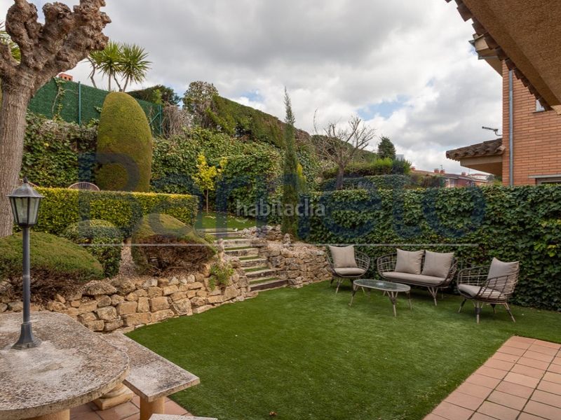 Foto d4df8107-8a38-4282-ab14-a374f2315499. Casa amb aparcament a Montilivi Girona