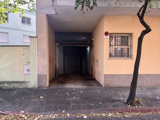 Posto auto  Calle garrotxa-sta eugenia. Plaza de parking en venta