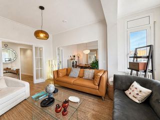 Appartement à Eixample Nord. Exclusivo piso reformado de 5 habitaciones con gran luminosidad