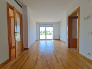 Location Appartement à Eixample Sud-Migdia. Piso de alquiler en girona  zona pericot