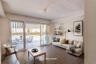 Apartament a Avinguda de la diputació 75. Apartamento a 100 m de la playa con aparcamiento
