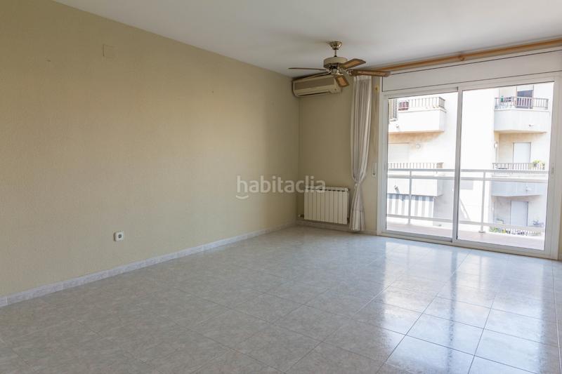 Foto e10ce487-1a12-4a50-a7bd-11b52d8554f9. Piso en avinguda del baix camp 22 piso céntrico con 3 dormitorios en Cambrils