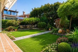 Casa  Carrer joan bardina. Casa en una planta, ideal para familia con niños