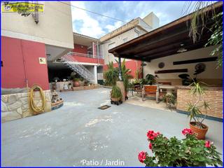 Chalet à El Raal. Bonita casa con patio jardín en el raal