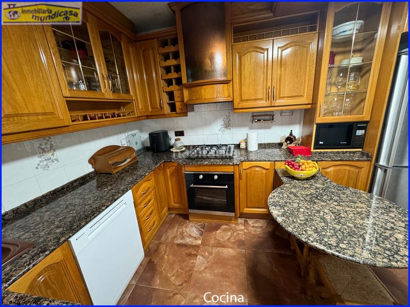 Foto f7cf15c9-2b15-4b41-ad2c-c52eee4505d5. Dúplex amb aparcament a Santomera