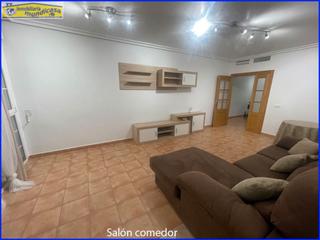 Piso  Plaza de la almazara. Se vende piso 4 dormitorios, 2 baños, garaje y trastero.