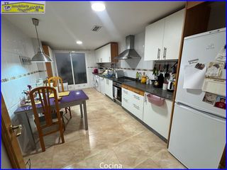 Appartement  Calle del este. Fantástico piso con patio en planta baja en zona la mota de sant