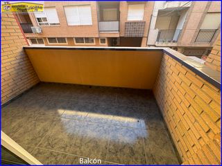 Etagenwohnung  Calle sabadell. Amplio piso en el centro de santomera - ideal para familias