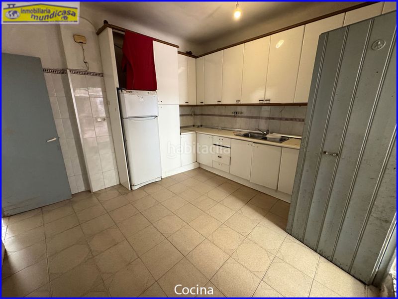 Foto 8794a3a1-7858-43e2-9038-e54a4090a6ce. Casa aparellada amb aparcament a Santomera