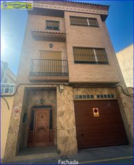 Reihenhaus  Calle zarandona. Amplia casa en el centro de santomera - oportunidad única por €3