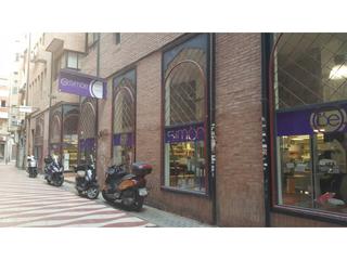 Local Comercial  Calle gavacha. Superf. 300 m², accesibilidad 3 accesos, tipo de negocio tienda