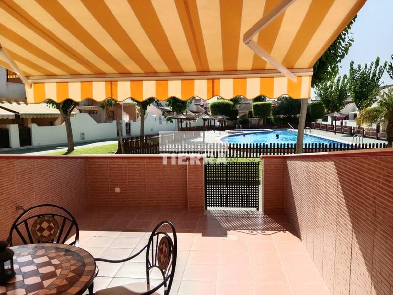 Foto ff51b871-1757-432e-b78a-ca6b237ed502. Location maison jumelée avec piscine dans Torre de la Horadada Pilar de la Horadada