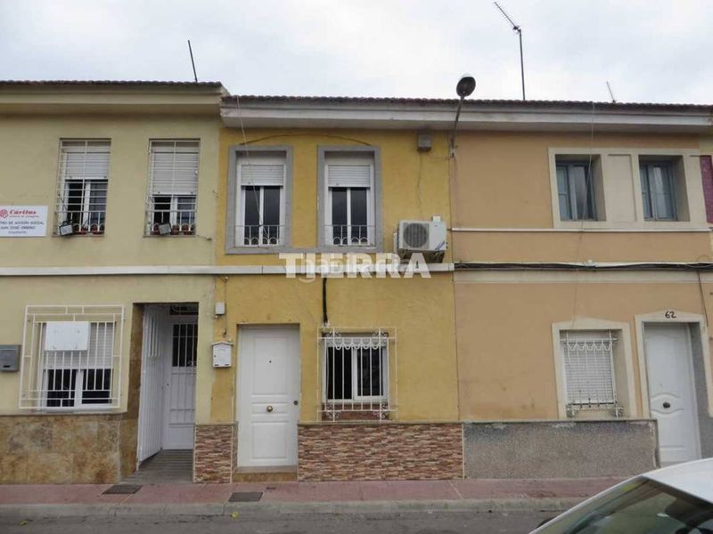Foto 2e88a4b5-7c04-46d0-bab4-a1b76f9f1dee. Casa adossada a Alcantarilla