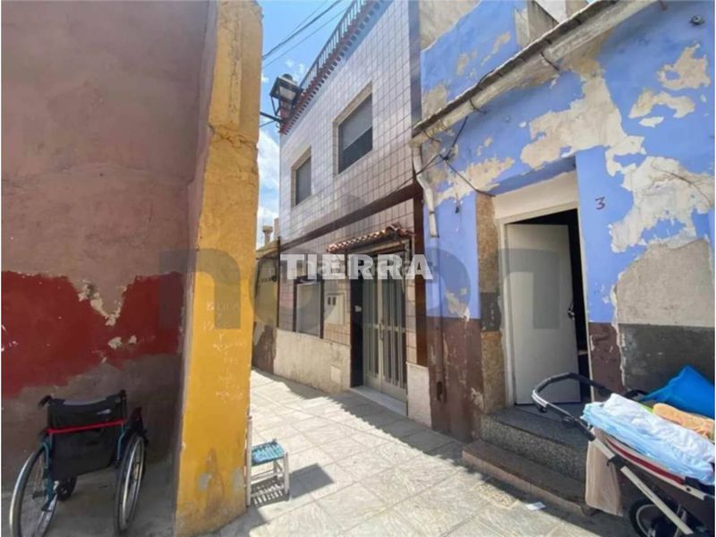 Foto 94d59e3e-ebd6-44ba-aefd-00f768c5abf9. Casa adossada a Orihuela ciudad Orihuela