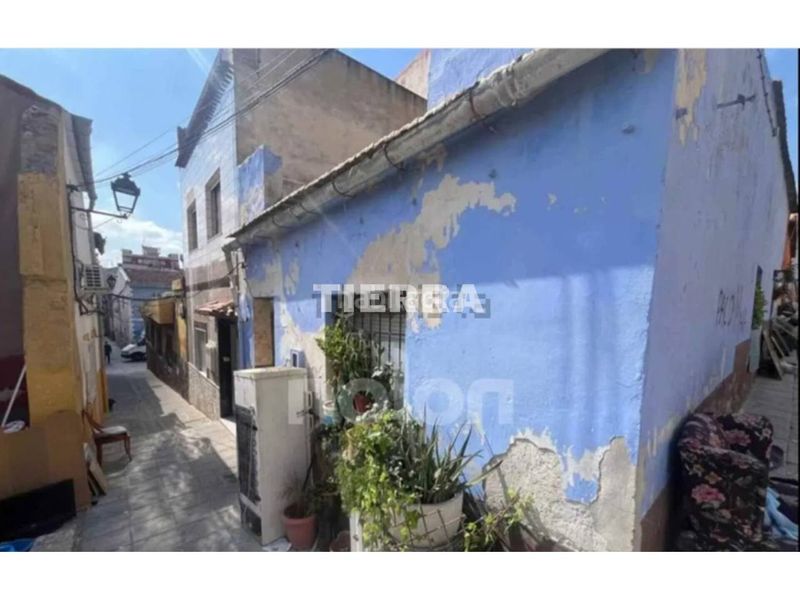 Foto a80542f8-8b86-442d-803f-7c623c779ce8. Casa adossada a Orihuela ciudad Orihuela