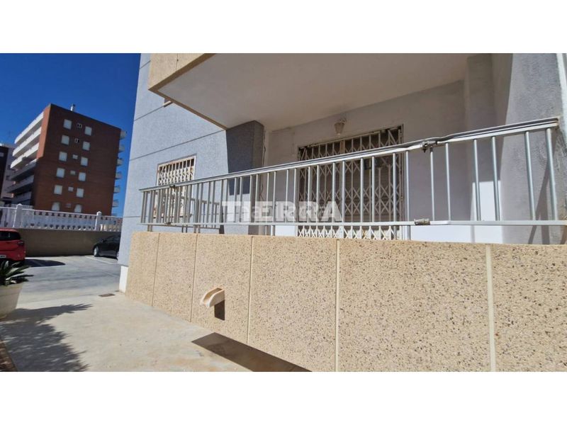 Foto 7c4fe9db-5230-4edc-a16a-580929dbe22d. Pis amb piscina a Punta Prima Torrevieja