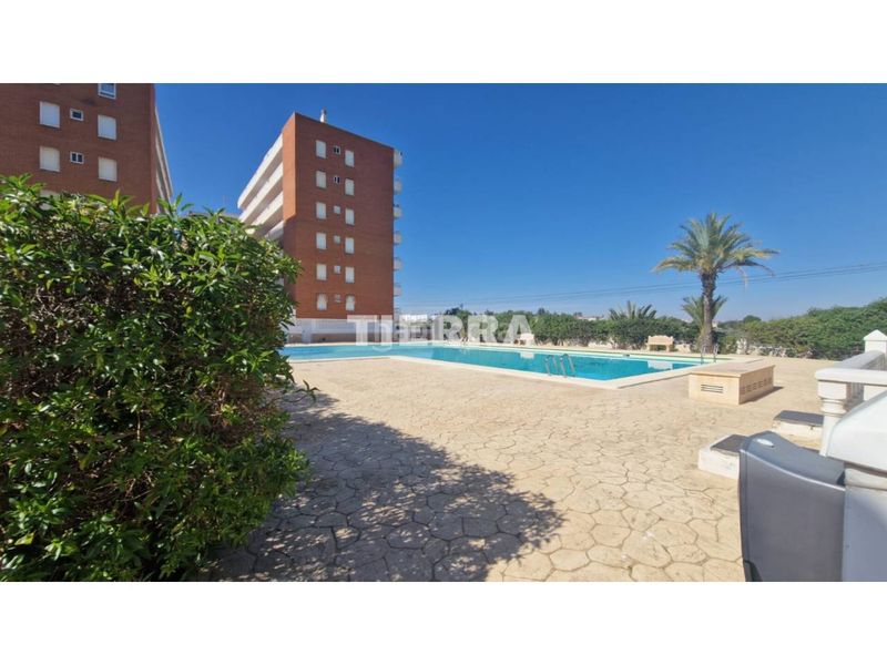 Foto ad0960e8-648c-485d-a6a0-3b8ca13a4126. Pis amb piscina a Punta Prima Torrevieja