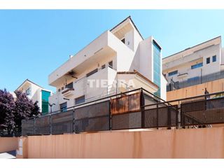 Haus  Calle asone. Espectacular vivienda en altorreal  zona golf