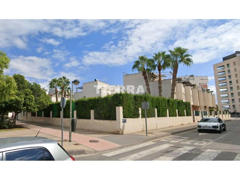 Foto 29c12139-b819-46e9-8b47-a385e66c2e7e. Casa adossada amb aparcament piscina a El Puntal Murcia
