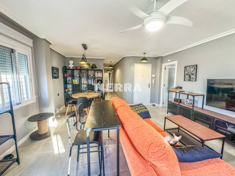 Foto 71205dfb-0b69-4642-b3a5-309cbc71a6f6. Casa adossada a Beniel