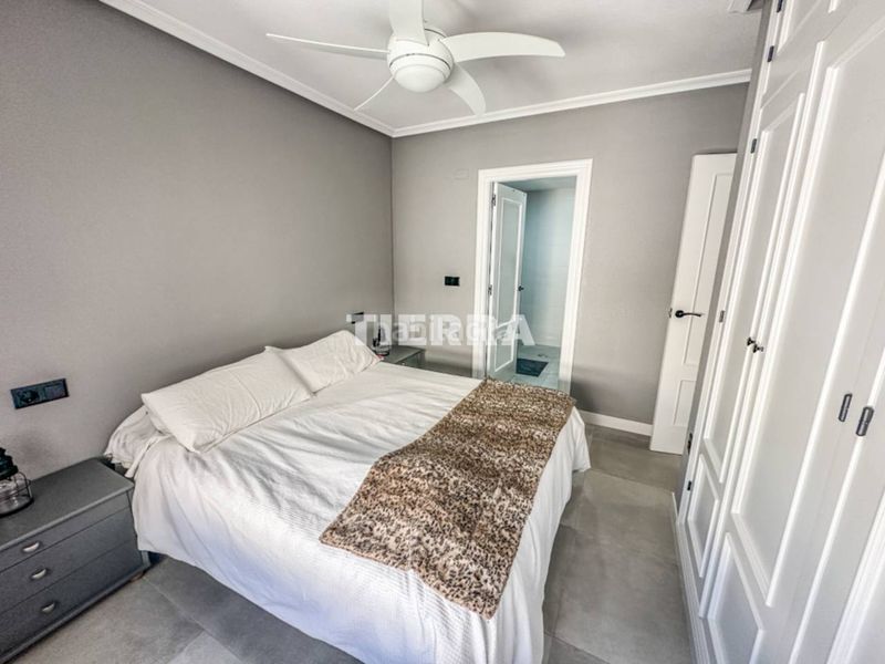 Foto 782bab3d-9c58-4a68-a8dc-fdfd2129d2e9. Casa adossada a Beniel