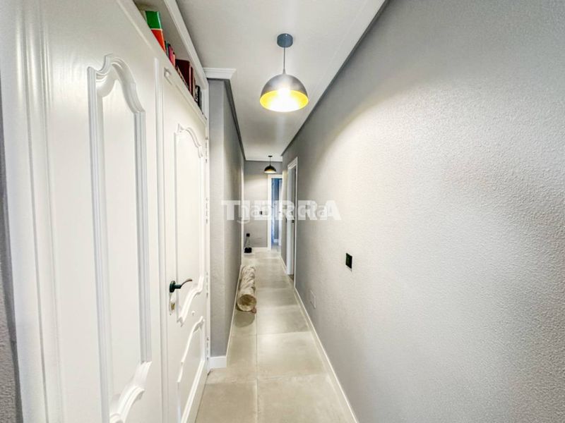 Foto 9e60100d-2581-45ff-af20-dcb2eee5c7e2. Casa adossada a Beniel