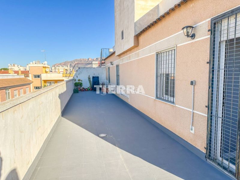 Foto a97eaebb-9dac-4c17-8933-4d45c7740cd5. Casa adossada a Beniel