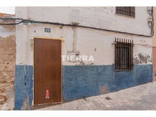 Casa aparellada  Calle castillo. Casa pareada en venta en yecla