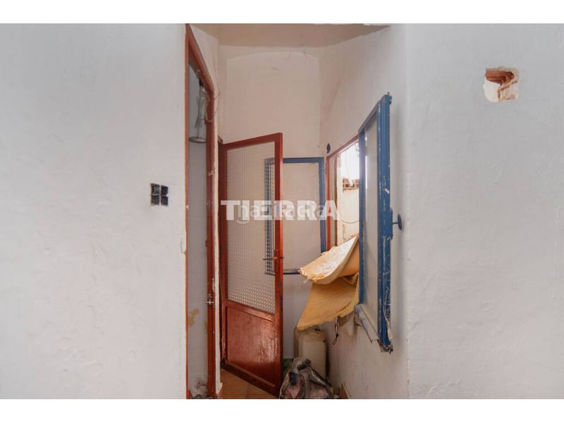 Foto bc381135-4aea-41b9-b838-131cda608009. Casa aparellada a Yecla