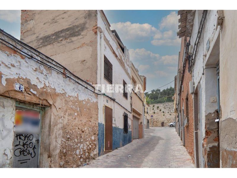 Foto d6008c1f-fd42-46db-b0ae-80990f10cc37. Casa aparellada a Yecla