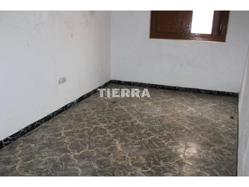 Foto 4c92ff81-d1c4-482a-bc06-402c63583a00. Casa aparellada a Yecla