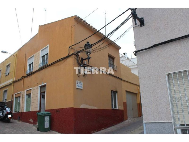 Foto 840c4917-bf36-488f-9bd3-04d2757f20a4. Casa aparellada a Yecla