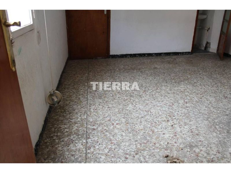 Foto a3d44e22-dac6-449e-9c6a-eb5eb28cf6f5. Casa aparellada a Yecla