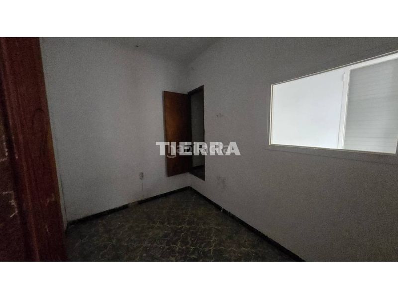 Foto a87f2eb2-001f-4961-b69d-42d0e24f46f7. Casa aparellada a Yecla