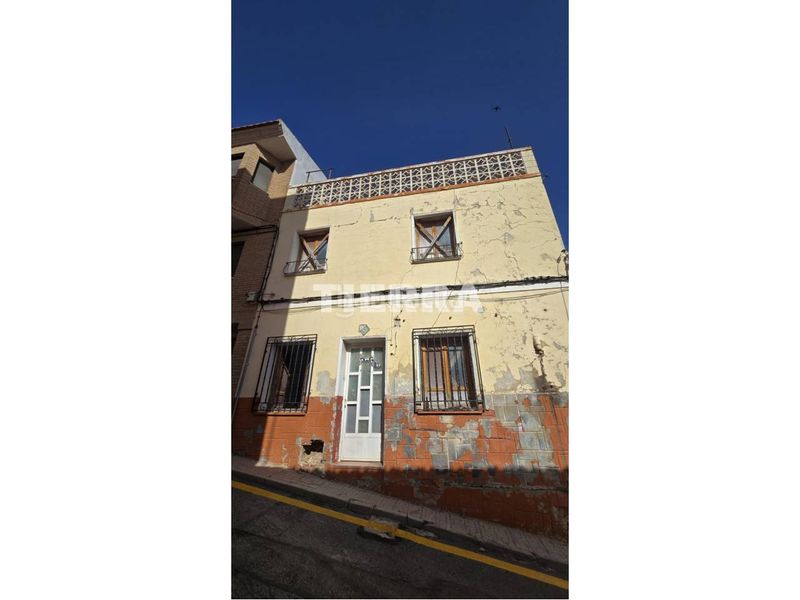 Foto d00df071-d303-4454-9eb2-af0f7c49436a. Casa aparellada a Yecla