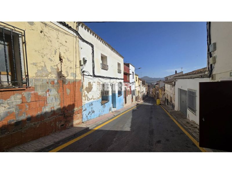 Foto ddd053c0-2409-4aa2-831a-e374717f1abf. Casa aparellada a Yecla
