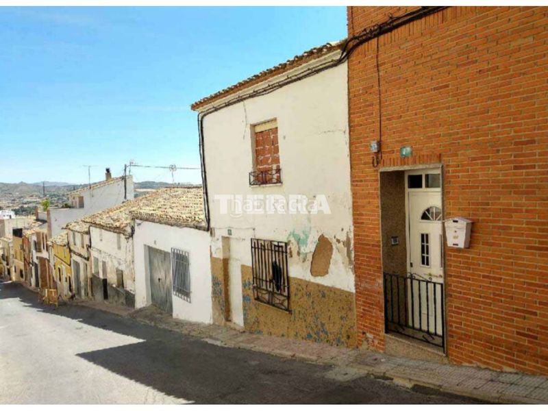 Foto a3553f4f-cfd1-4220-9745-7150fc48dfd7. Casa aparellada a Yecla